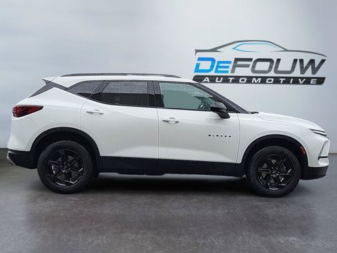 Used 2024 Chevrolet Blazer LT w/ Convenience Package AWD/4WD image 2