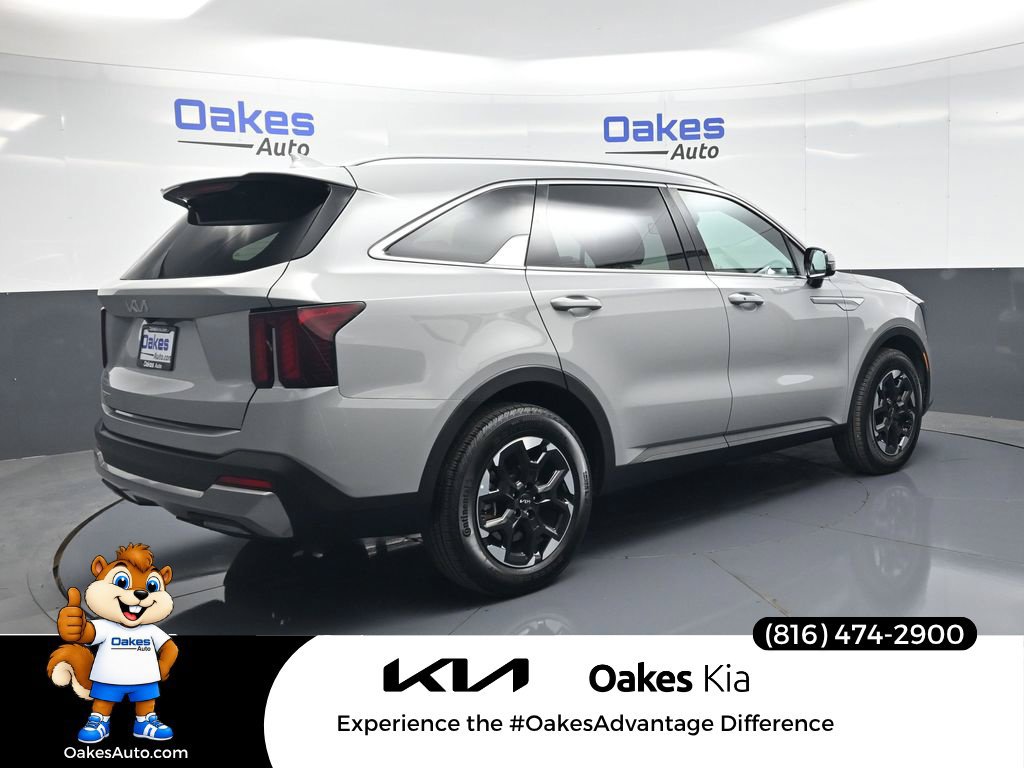 Certified 2026 Kia Sorento S w/ S Panoramic Sunroof Package FWD image 7