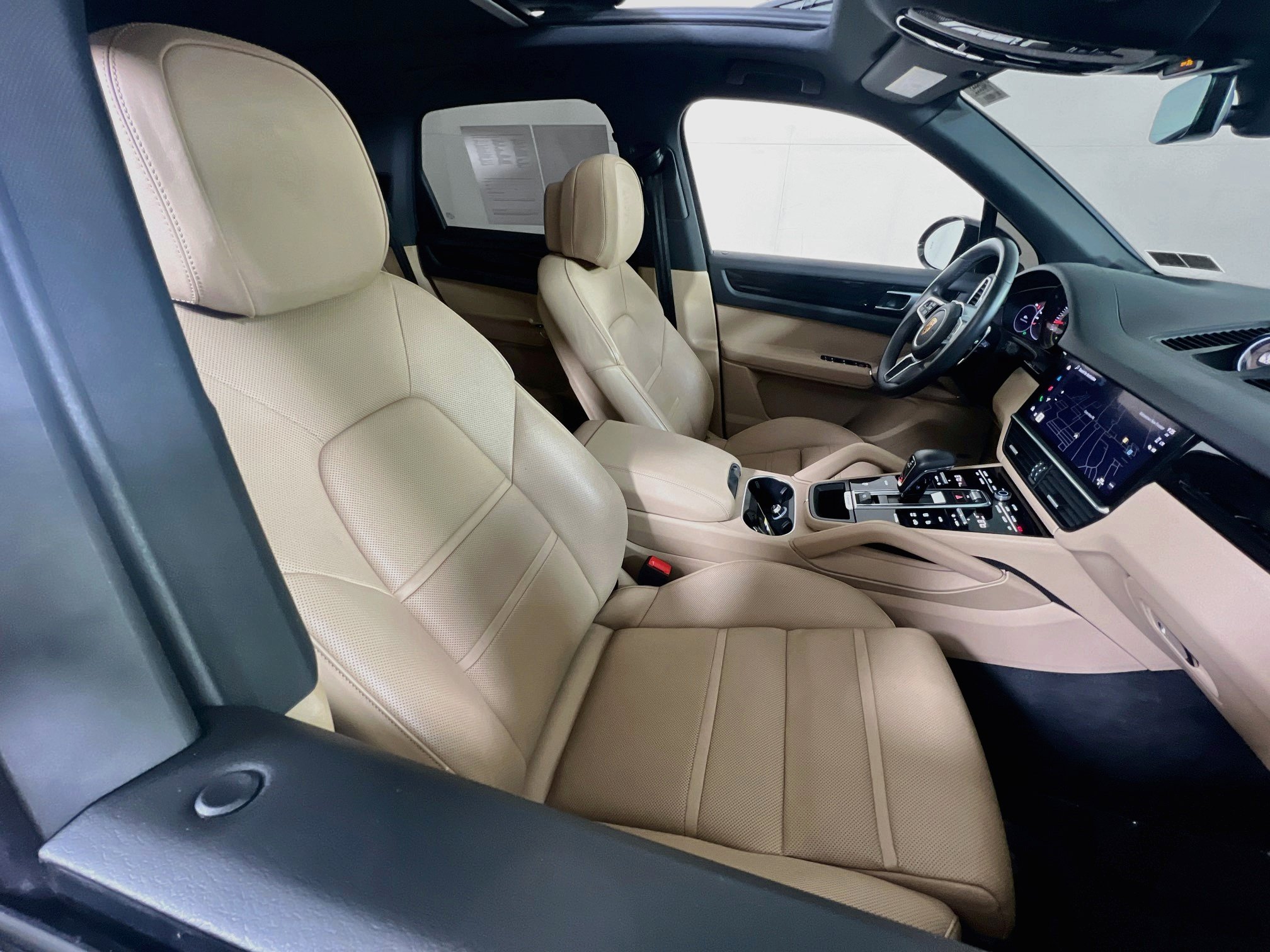 Used 2023 Porsche Cayenne AWD/4WD image 28