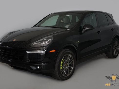 Used 2017 Porsche Cayenne S image 3