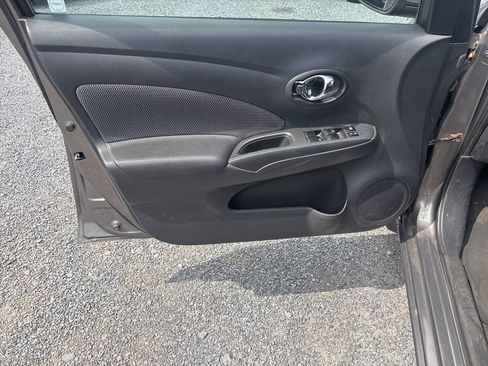 Used 2015 Nissan Versa SV FWD image 14