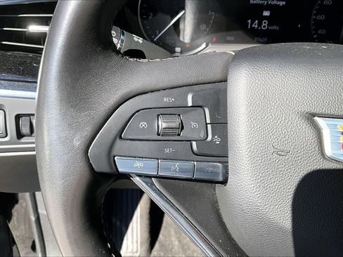 Used 2024 Cadillac XT6 Luxury image 11