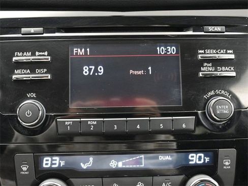 Used 2017 Nissan Rogue SV image 21