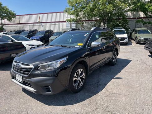 Used 2022 Subaru Outback Touring AWD/4WD image 3