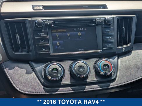 Used 2016 Toyota RAV4 LE FWD image 30