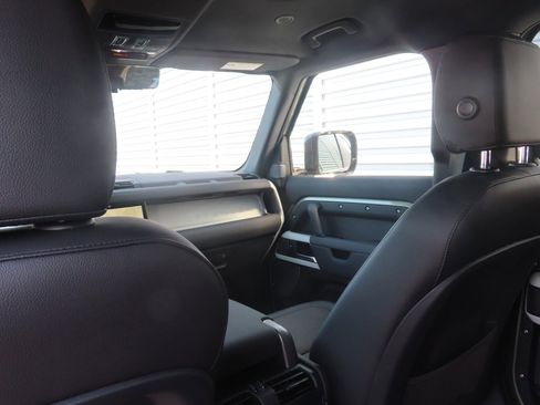 New 2024 Land Rover Defender 110 S image 7