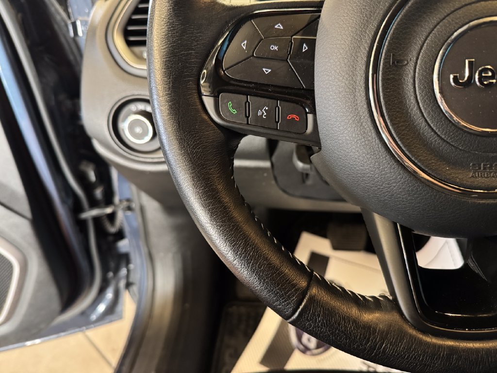 Used 2021 Jeep Renegade Latitude AWD/4WD image 11