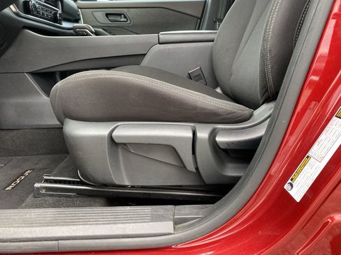 Used 2023 Nissan Rogue S FWD image 12