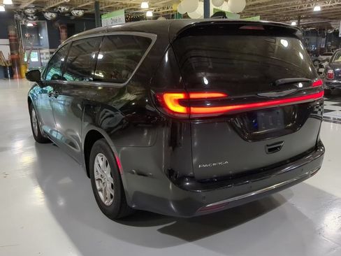 Used 2025 Chrysler Pacifica Select FWD image 10