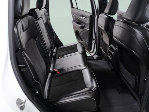 Used 2023 Jeep Grand Cherokee Altitude image 32