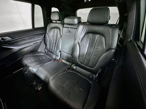 Used 2021 BMW X7 xDrive40i w/ M Sport Package AWD/4WD image 24