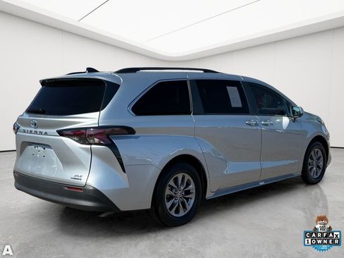 Used 2024 Toyota Sienna XLE FWD image 7