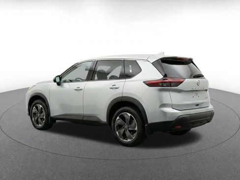 Used 2025 Nissan Rogue SV AWD/4WD image 7