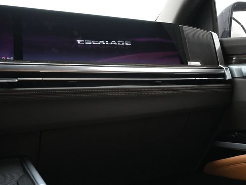 Certified 2025 Cadillac Escalade Premium Luxury AWD/4WD image 8