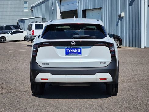 Used 2025 Nissan Kicks SV AWD/4WD image 6