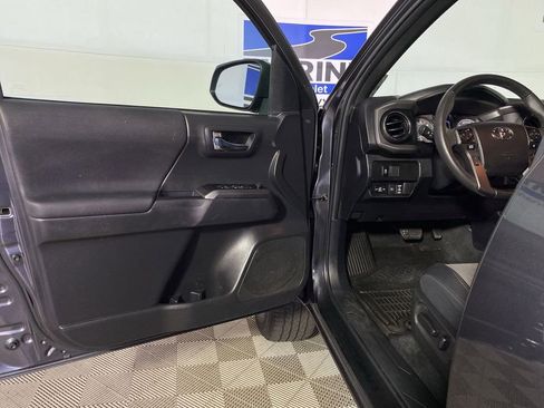 Used 2022 Toyota Tacoma TRD Sport w/ Technology Package AWD/4WD image 27