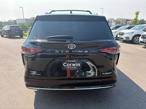 Used 2025 Toyota Sienna Platinum AWD/4WD image 5