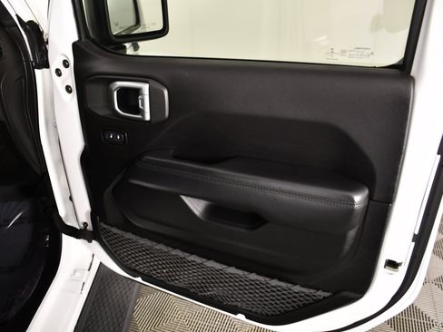 Used 2020 Jeep Wrangler Unlimited Sahara AWD/4WD image 40