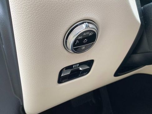 Used 2025 Mercedes-Benz GLC 300 image 17