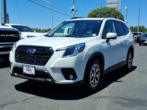 Certified 2024 Subaru Forester Premium AWD/4WD image 3