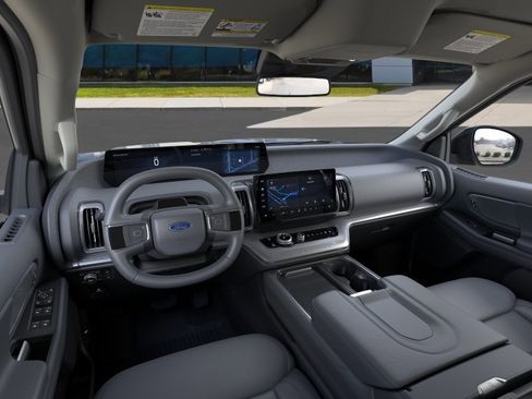 New 2026 Ford Expedition Active image 9