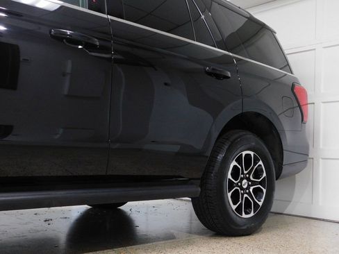 Used 2024 Ford Expedition XLT image 21