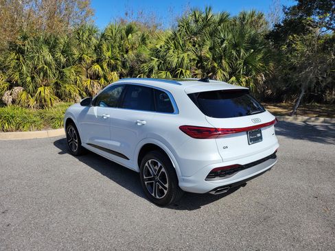 Used 2025 Audi Q5 Premium w/ Convenience Package image 6