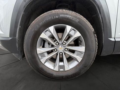 Used 2025 Chevrolet Equinox LT w/ Convenience Package II AWD/4WD image 9