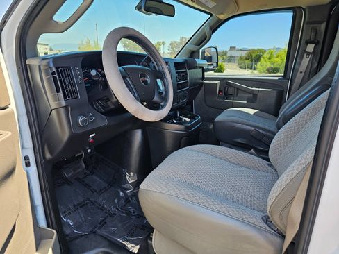 Used 2025 GMC Savana 3500 LT w/ LT Preferred Equipment Group RWD image 16