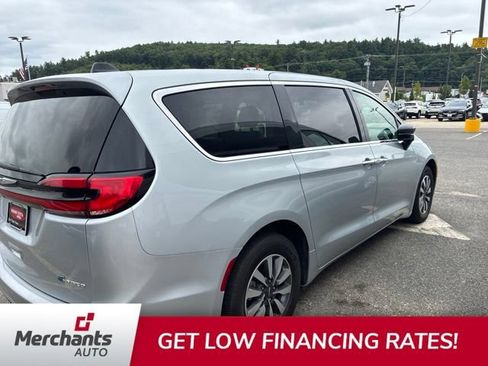 Used 2024 Chrysler Pacifica Limited FWD image 5