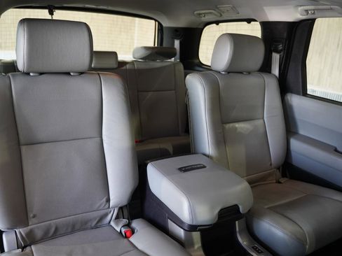 Used 2016 Toyota Sequoia Platinum image 35