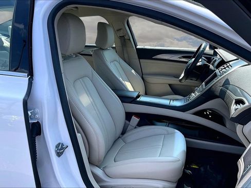 Used 2020 Lincoln MKZ w/ Convenience Package FWD image 29
