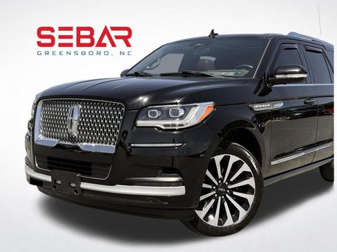 Used 2023 Lincoln Navigator Reserve AWD/4WD image 2