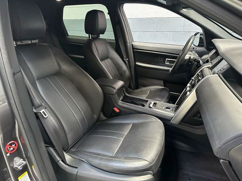 Used 2019 Land Rover Discovery Sport HSE AWD/4WD image 9