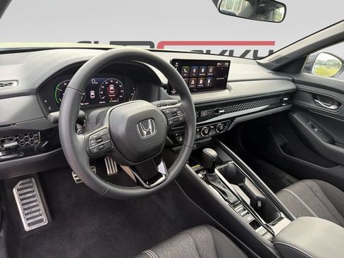 Used 2025 Honda Accord Sport image 10