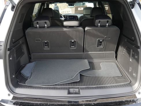 New 2026 Chevrolet Traverse High Country w/ LPO, Floor Liner Package AWD/4WD image 30