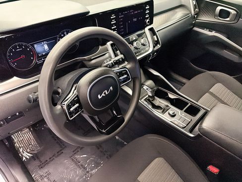 Used 2023 Kia Sorento LX FWD image 7