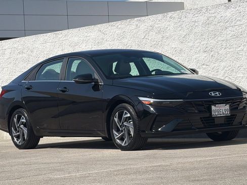 Used 2024 Hyundai Elantra Limited FWD image 2