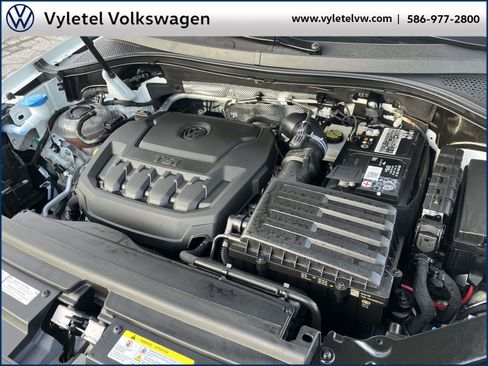 Certified 2021 Volkswagen Tiguan SE w/ Panoramic Sunroof Package image 8