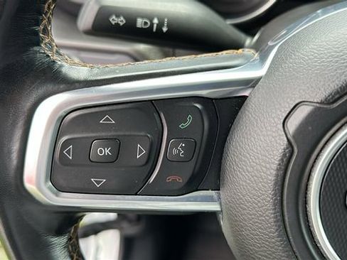 Used 2022 Jeep Gladiator Overland AWD/4WD image 12
