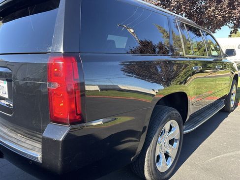 Used 2015 Chevrolet Suburban LTZ RWD image 10