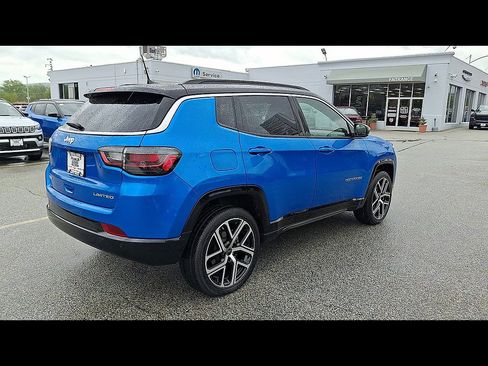 Certified 2025 Jeep Compass Limited w/ Elite Group AWD/4WD image 8