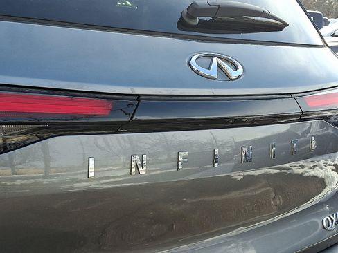 Certified 2025 INFINITI QX60 Luxe image 32