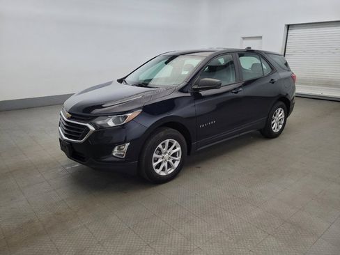 Used 2021 Chevrolet Equinox LS image 2