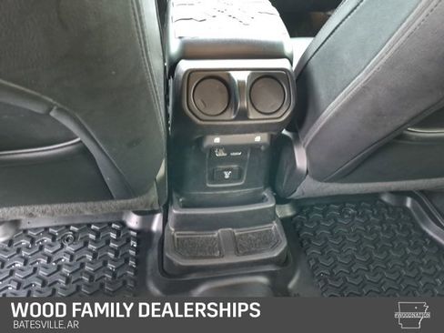 Used 2019 Jeep Wrangler Unlimited Sahara image 22