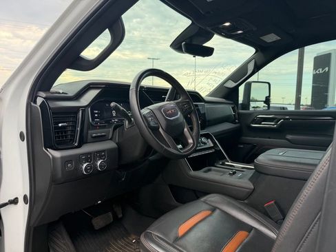 Used 2024 GMC Sierra 2500 AT4 w/ AT4 Premium Plus Package AWD/4WD image 9