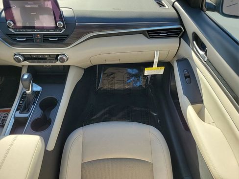 New 2025 Nissan Altima 2.5 SV image 15