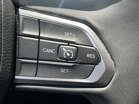 Used 2024 Jeep Compass Latitude AWD/4WD image 25