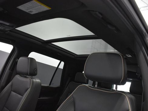 Used 2021 Chevrolet Tahoe Premier w/ Premium Package AWD/4WD image 18