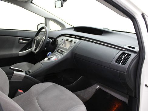 Used 2015 Toyota Prius Three image 10